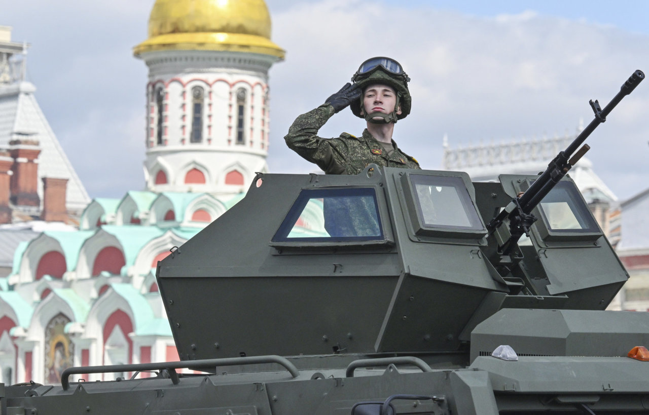 Paaiškino, ką bendro mato Rusija tarp Pergalės dienos ir karo Ukrainoje