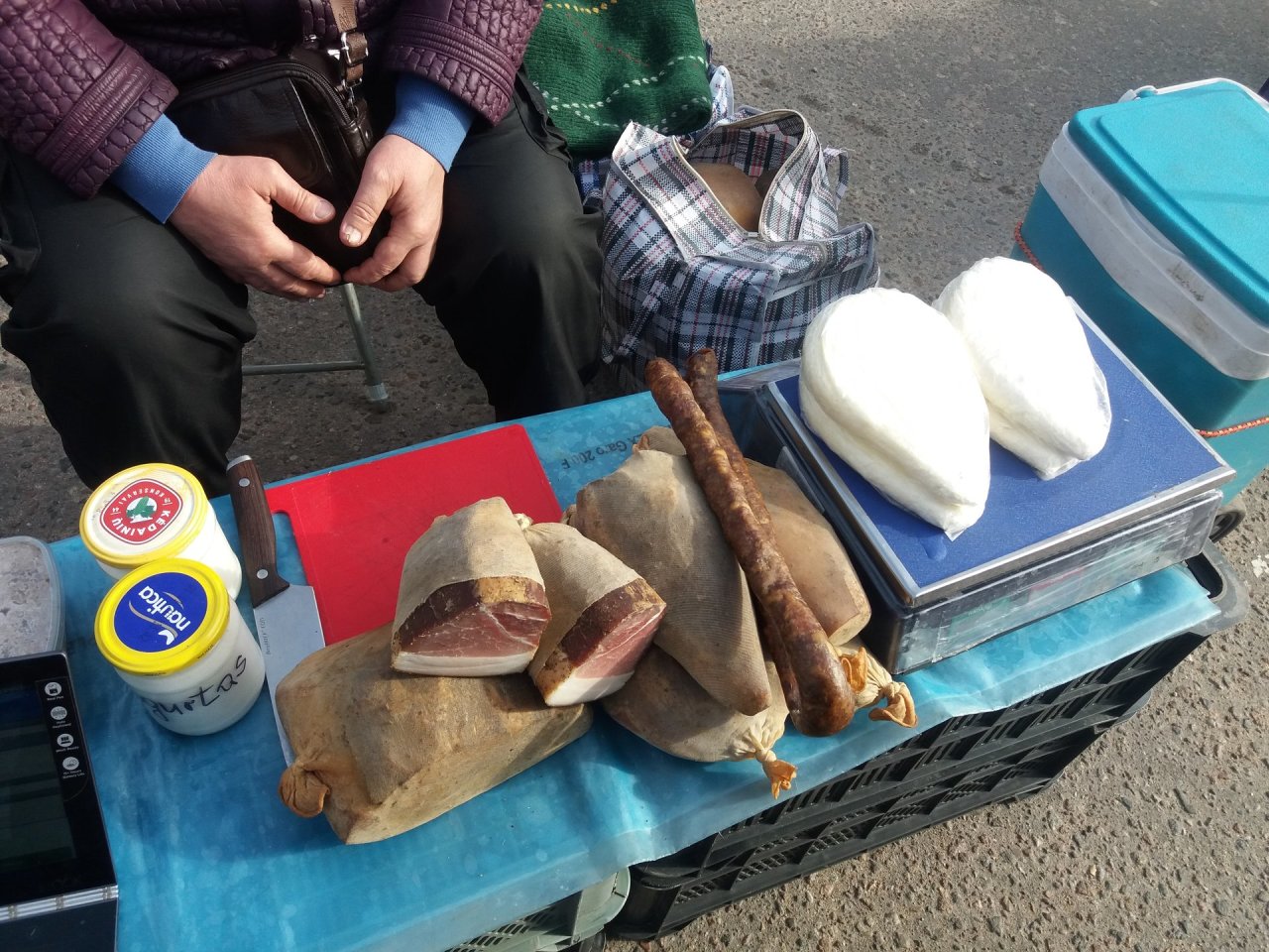 Kauno Aleksoto turguje atlikus patikrinimą, nubaustos keturios prekeivės maistu