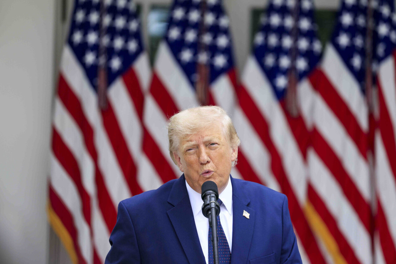 NATO viršūnių susitikime – ginklų sandoriai ir siekiai įtikti įsižeidusiam Donaldui Trumpui