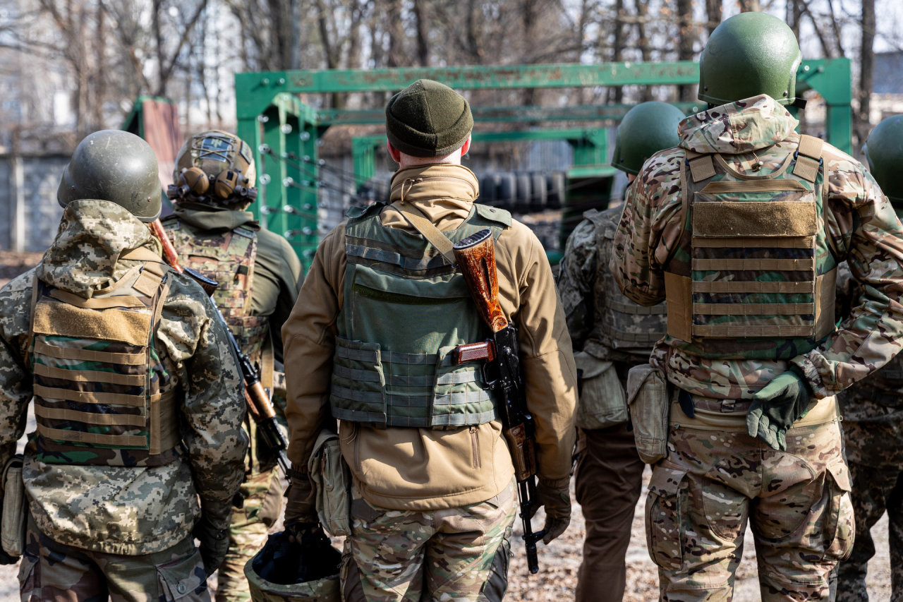 Karas Ukrainoje. Susišaudymas tarp ukrainiečių karių pareikalavo aukų: žuvo 3 žmonės, dar 4 buvo sužeisti