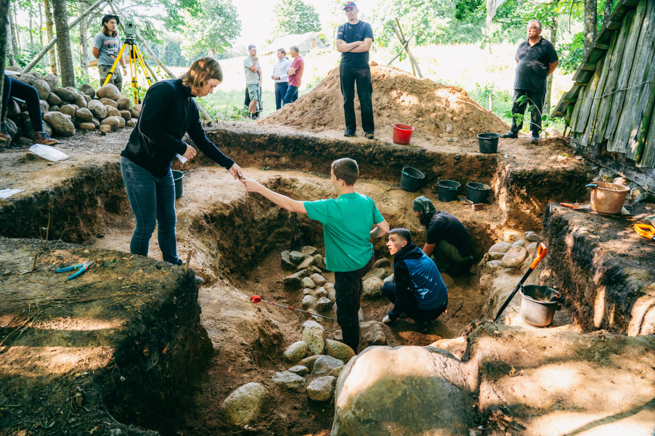 Telšių rajone – išskirtinis archeologų atradimas: atkasė partizanų vadavietę