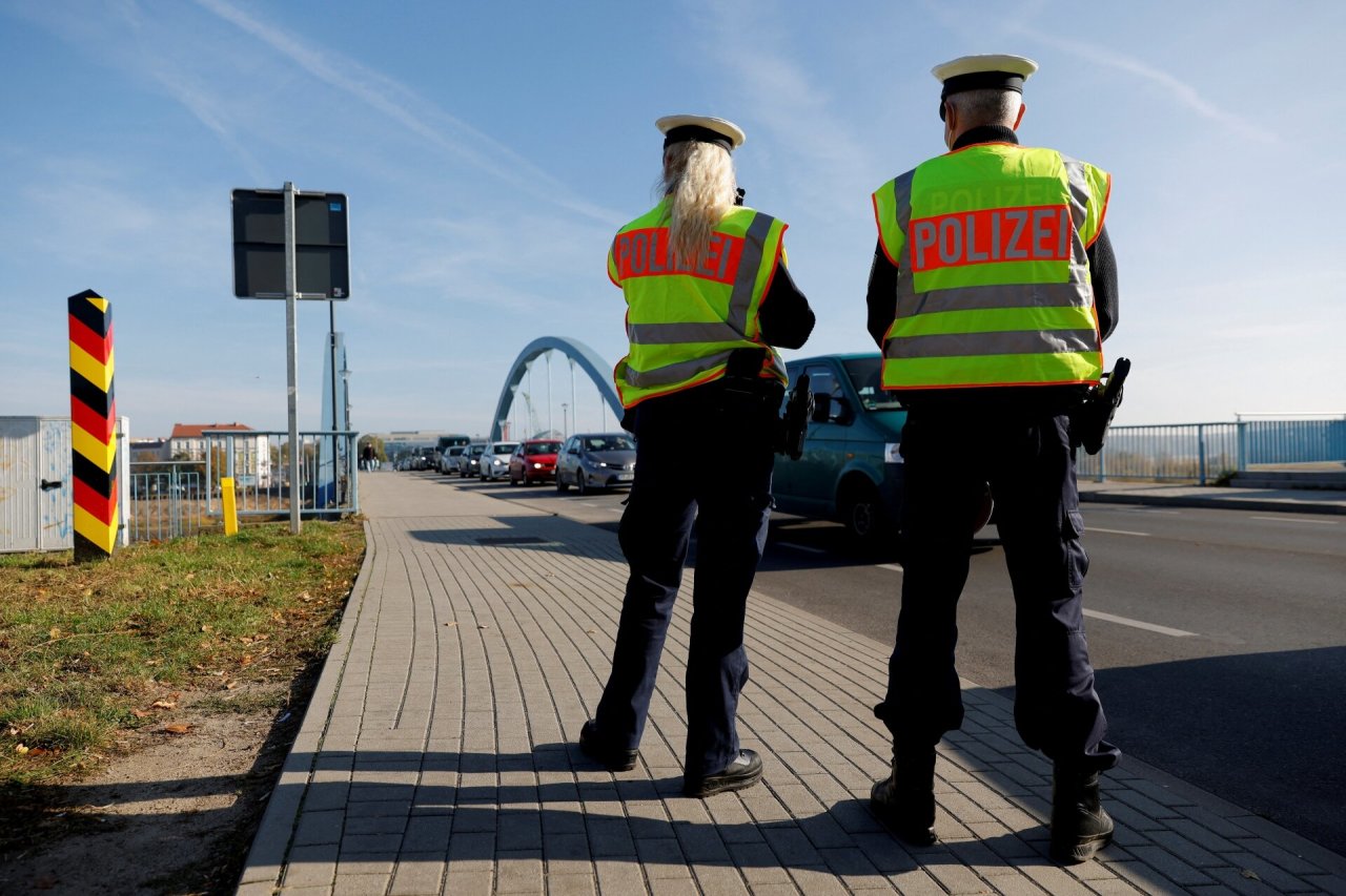 Vokietija, siekdama pažaboti nelegalią imigraciją, išplės pasienio kontrolę