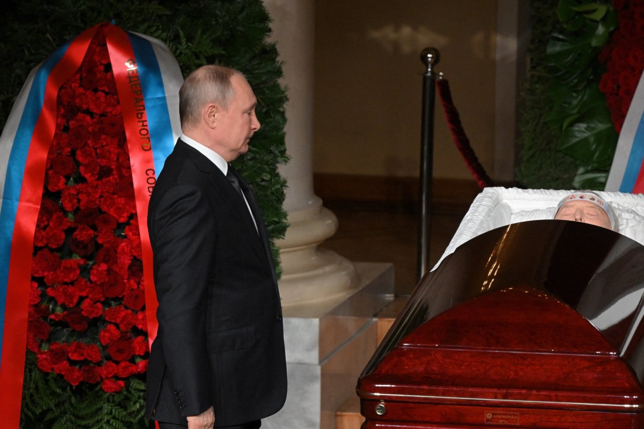 V.Putinas dalyvavo ultranacionalisto V.Žirinovskio laidotuvių ceremonijoje