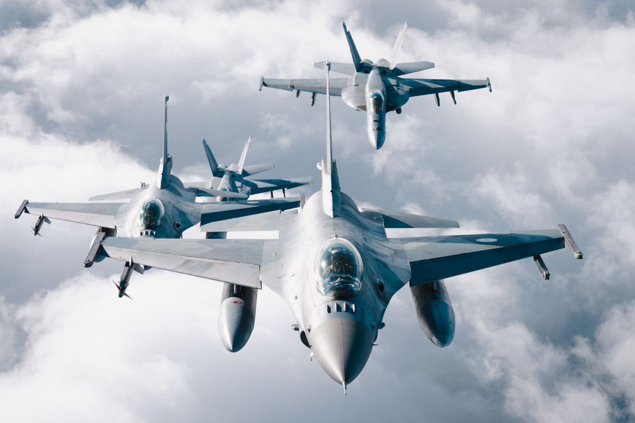 NATO naikintuvai 13 kartų kilo lydėti Rusijos orlaivių