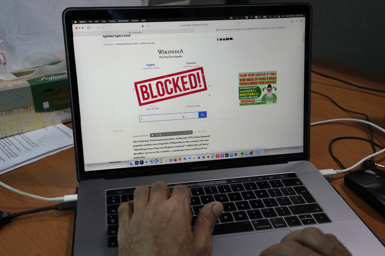 Pakistanas blokuoja „musulmonų jausmus įžeidžiančią“ „Wikipedia“
