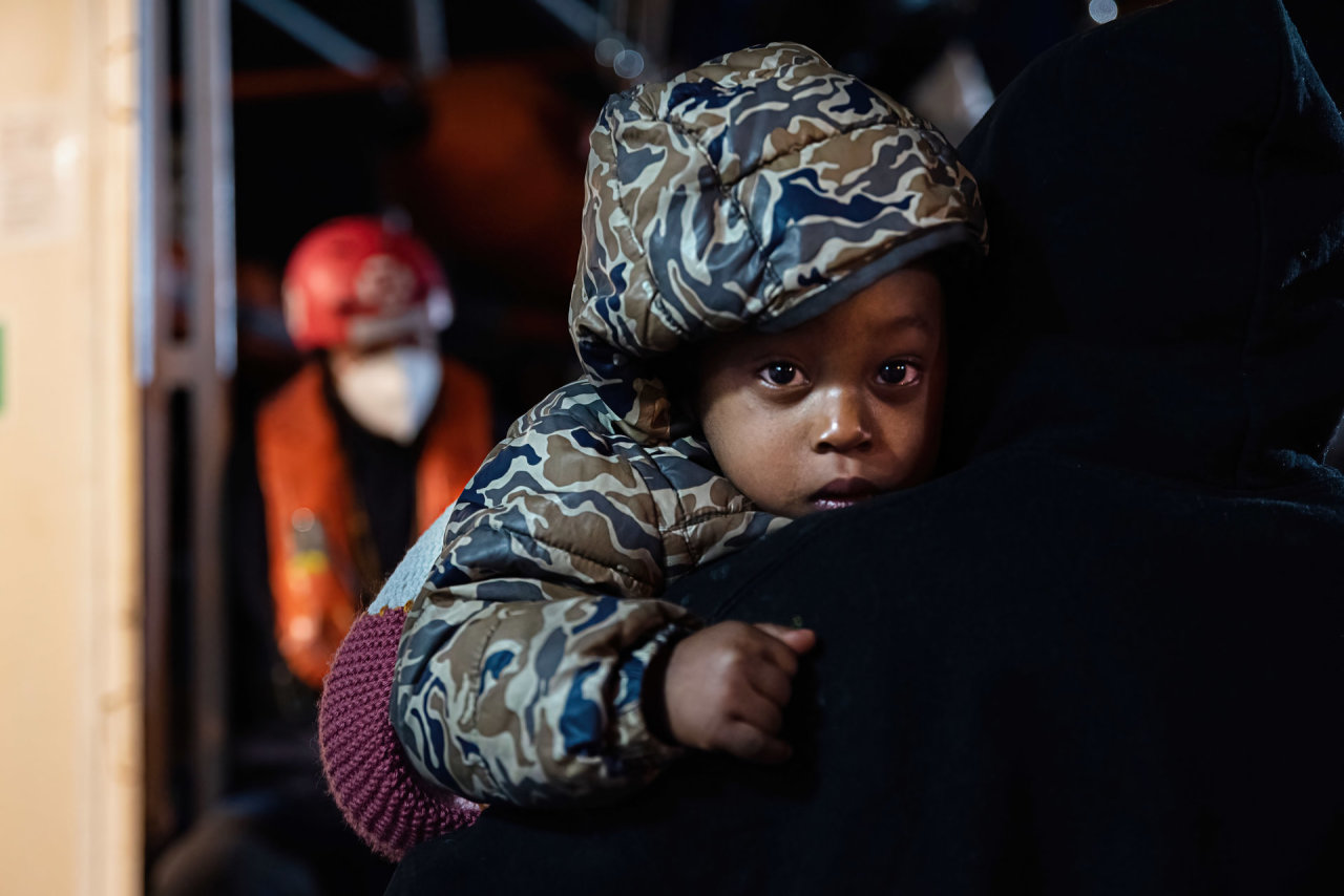 Prie Italijos sudužus migrantų valčiai, aukų skaičius pasiekė 60