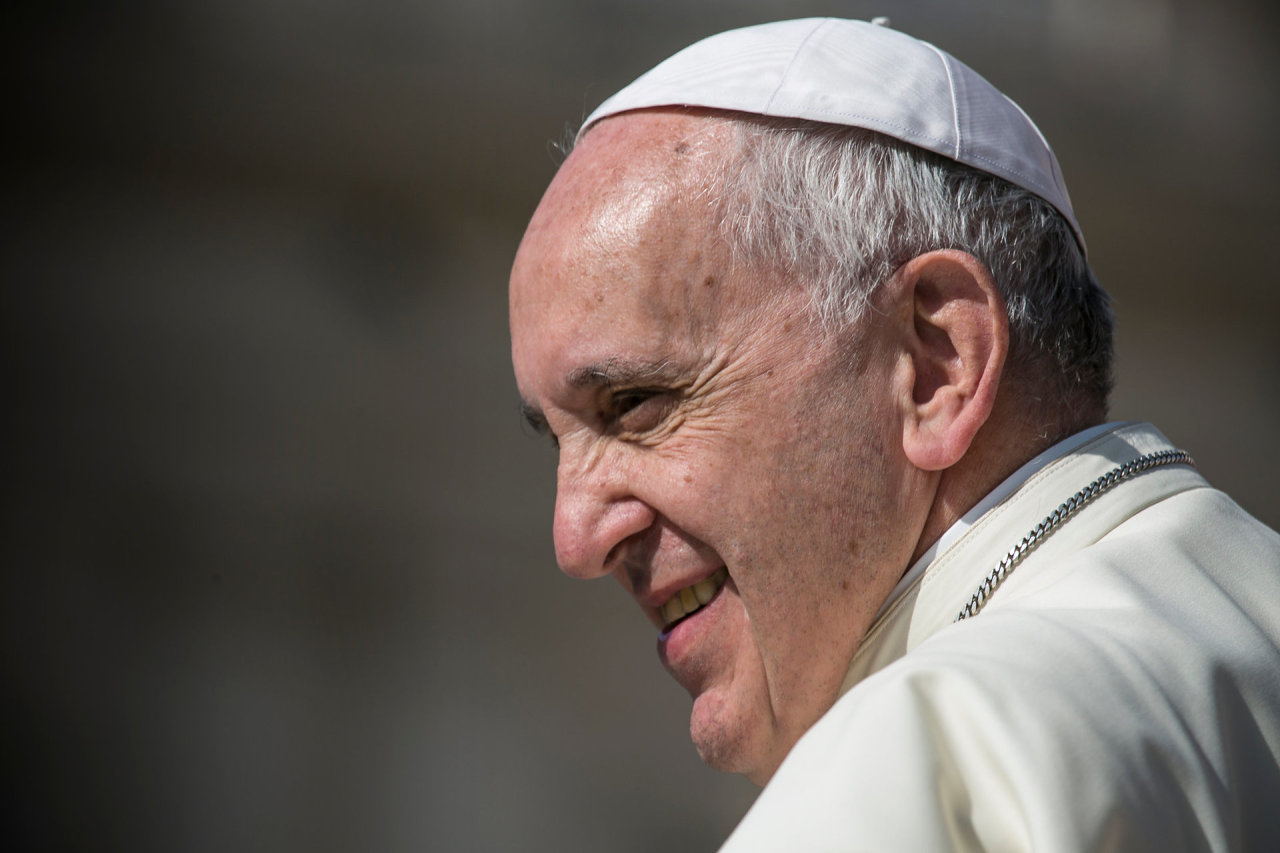 Popiežius smerkia Rusijos pajėgų „žiaurumą“ ir giria ukrainiečių „didvyriškumą“