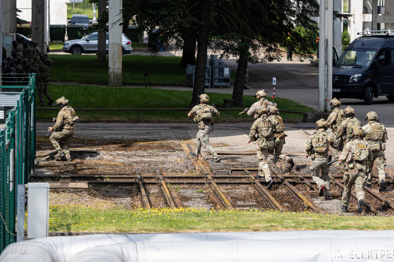 6 iš 10 lietuvių neketina aukoti šalies gynybai per ministerijų kuriamą platformą