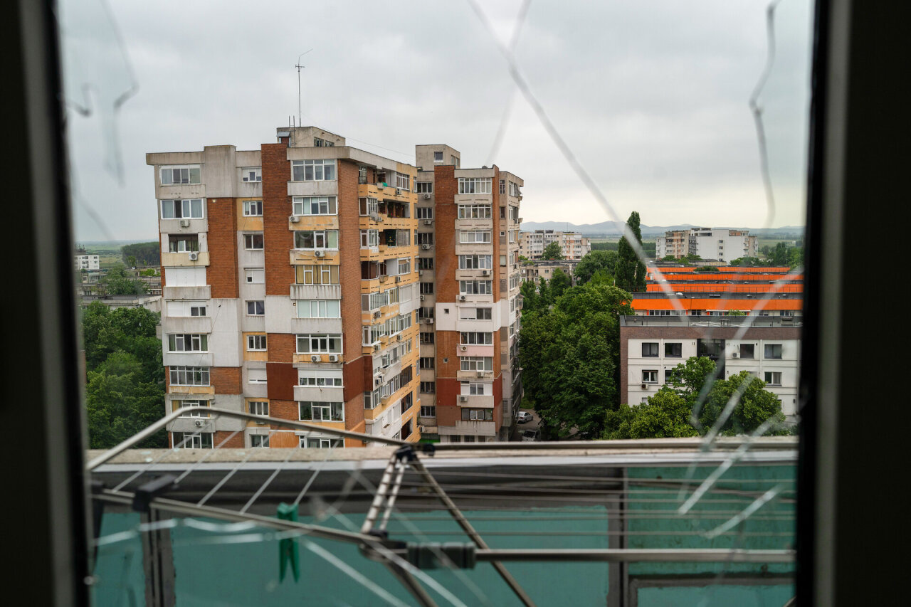 Sprogimas, gaisras ir panika: Rumunijoje į namą rėžėsi Rusijos dronas &ndash; ką i&scaron; to gali i&scaron;mokti Lietuva