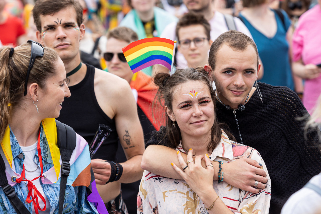 LGBT eitynių dalyviams – protestuotojų maldos ir giesmės, policija ruošia sustiprintas pajėgas