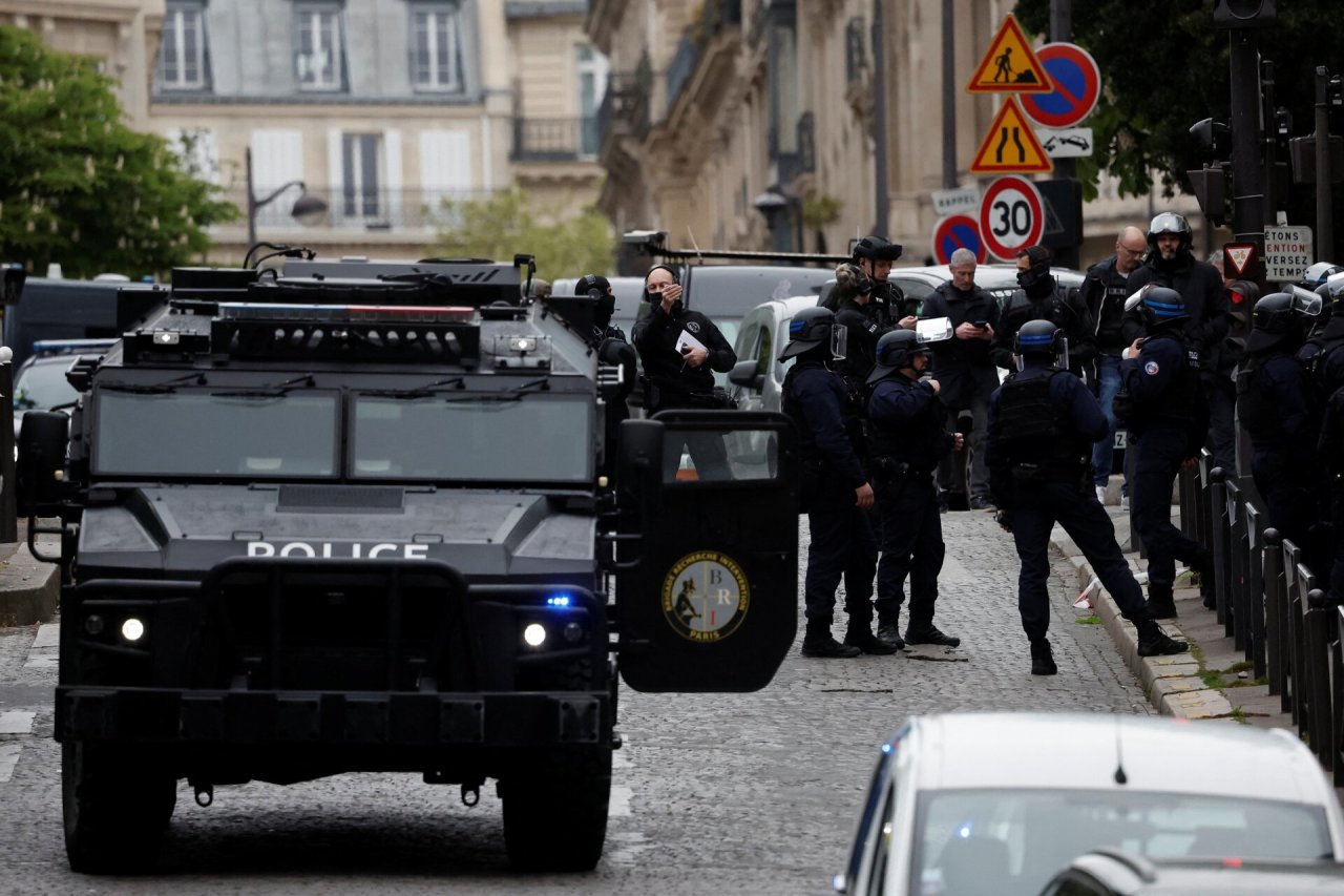 Paryžiaus policija po pranešimo apie sprogmenį Irano konsulate sulaikė vyrą