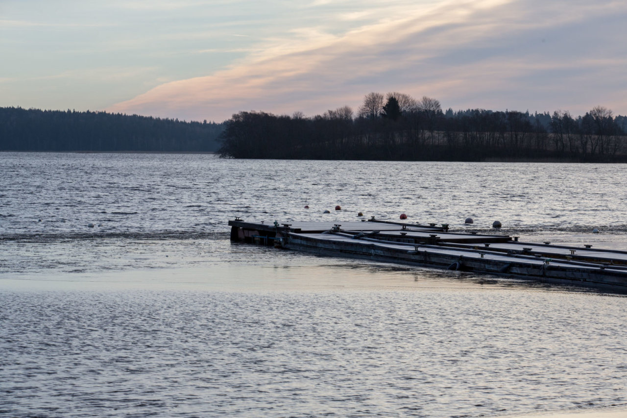 Platelių ežere apvirto jachta, joje galėjo būti trys žmonės