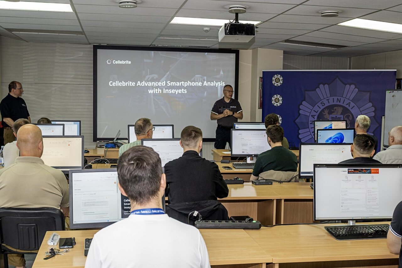 Policija pataria nesivarginti, trinant nusikaltimų įrodymus: pareigūnai mokosi atkurti visus susirašinėjimus