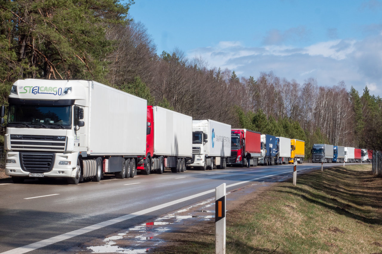 Pasienyje apgręžiamas Rusijos ir Baltarusijos transportas, eilėse laukia 2400 sunkvežimių