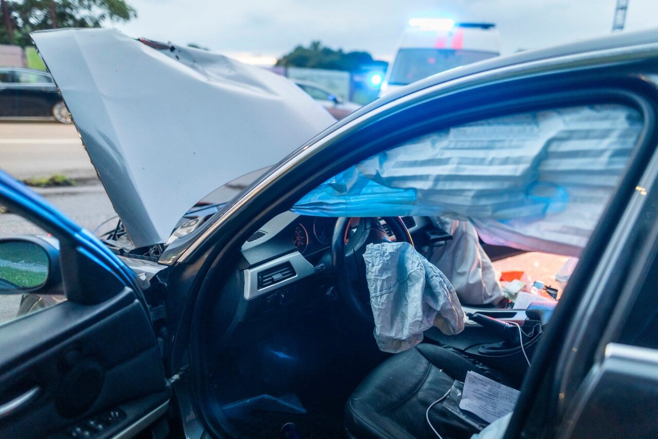 Utenos rajone girtutėlis vairuotojas sukėlė avariją: sužaloti 4 žmonės, uždarytas kelias