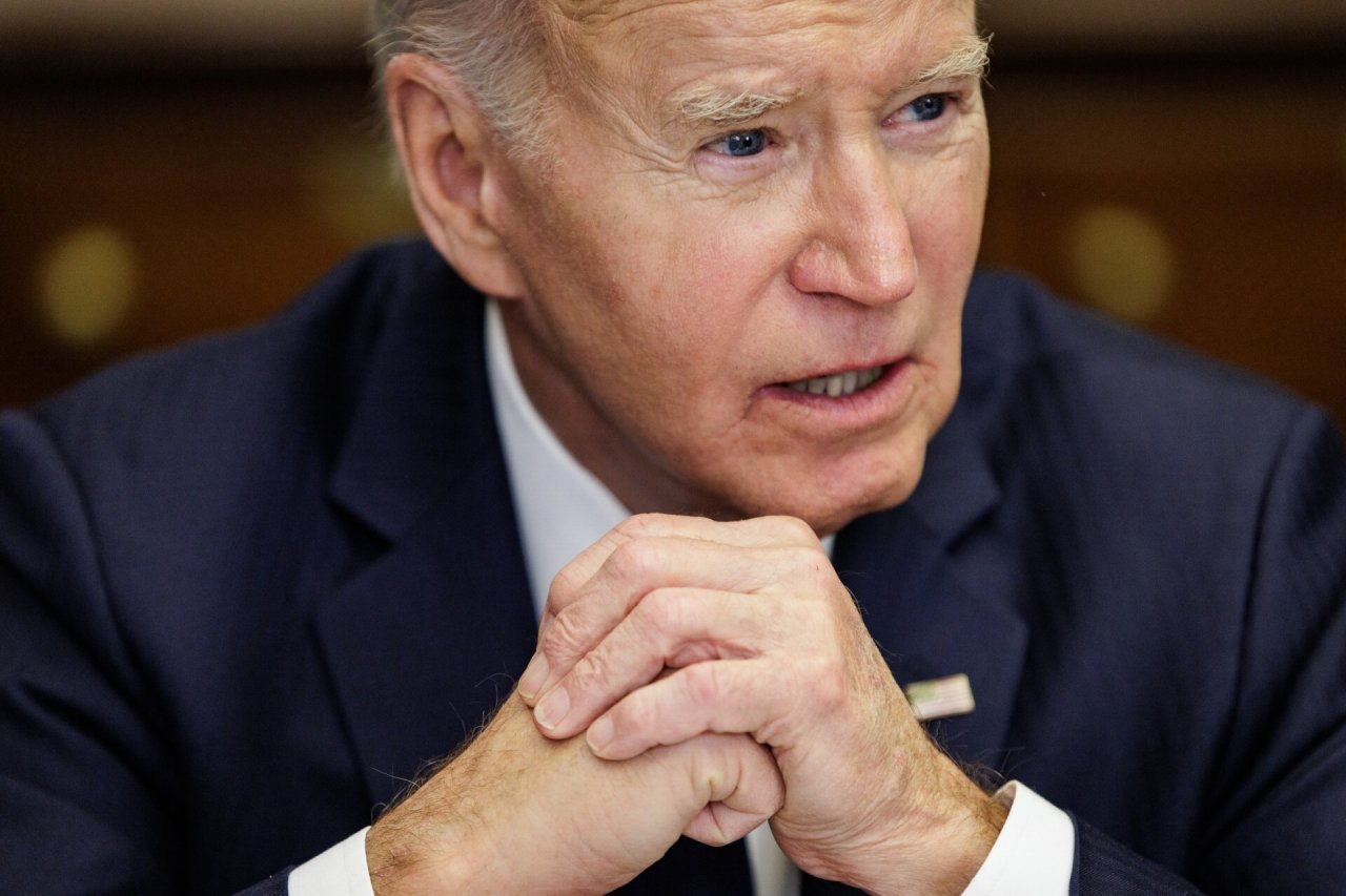 Bidenas nutraukė tylą dėl Trumpo veiksmų: „Kas čia po velnių vyksta?“