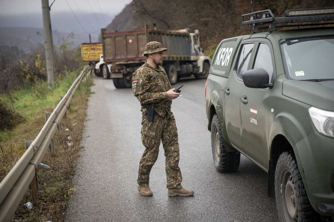 Kosove paleista šūvių į Latvijos taikdarių patrulį