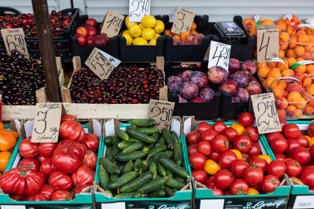 Kauno turguje prekiauta sugedusiais vaisiais bei daržovėmis