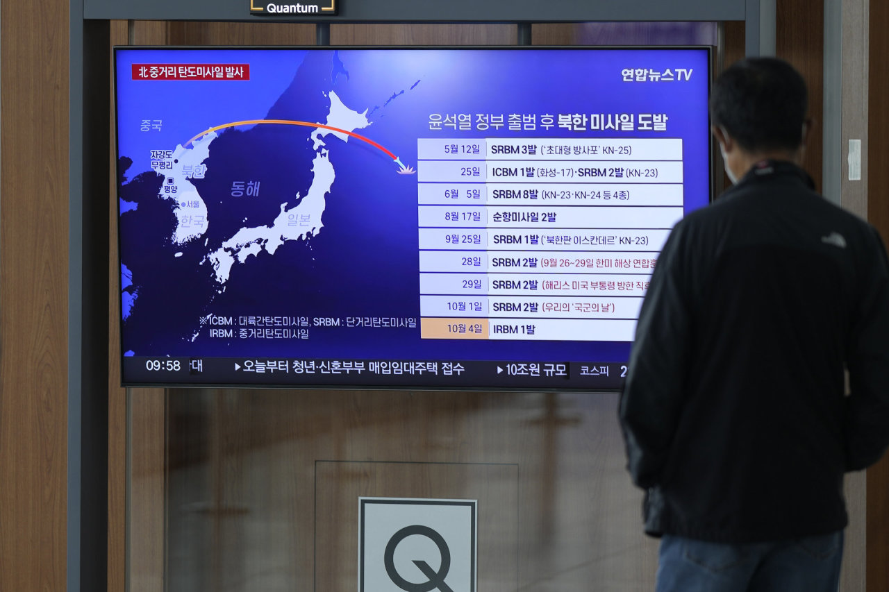 Pietų Korėja teigia esanti pajėgi numušti Kim Jong Uno raketas
