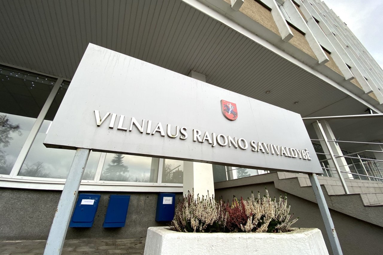 Vilniaus rajone sninga pinigais: žada kiekvienai šeimai išmokėti nuo 50 iki 100 eurų
