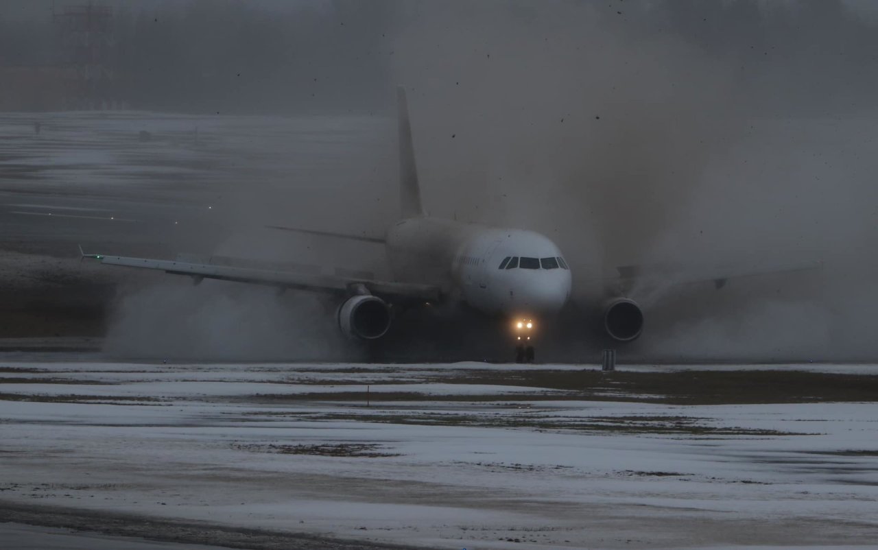 Mįslė dėl pavojingo incidento Vilniaus oro uoste: aiškėja daugiau detalių