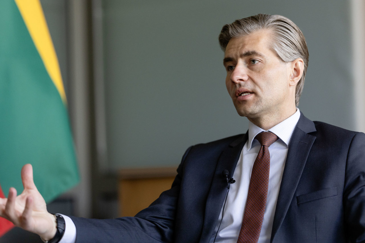 Lietuvos diplomatijos vadovas ragina kalbėti apie 18-ą ES sankcijų Rusijai paketą