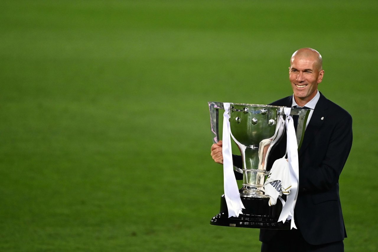 „Bayern“ vilioja Z.Zidane'ą, bet legendinio prancūzo akys krypsta kitur