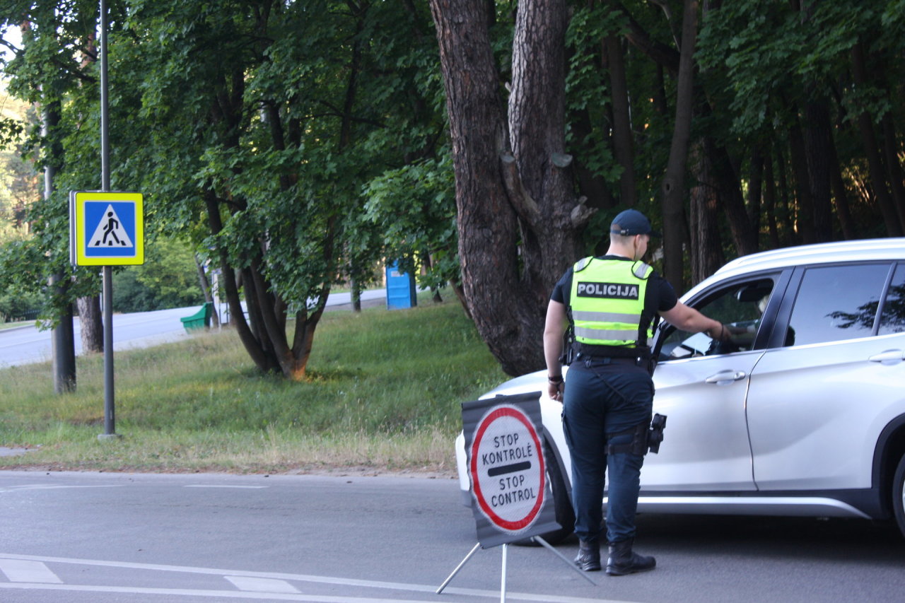 Pričiupti girti vairuotojai pūtė nuo 2 iki 4 promilių, 3 iš 9 vairavo VW