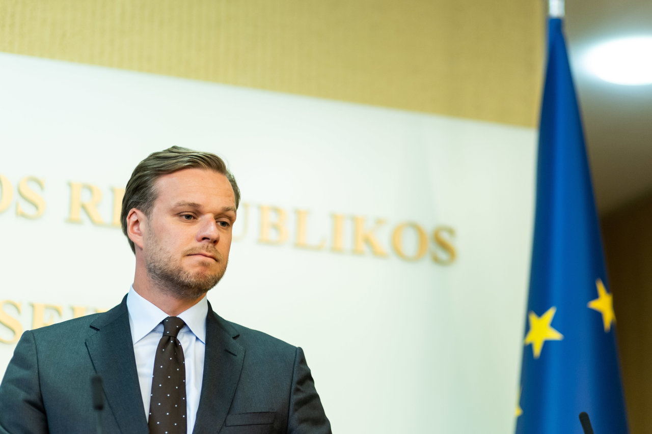 Naujos krizės fone – akys į G.Landsbergį: ar ministras turėtų trauktis?