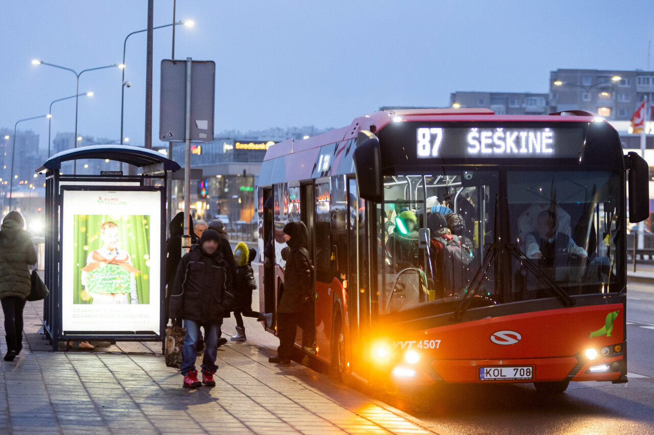 Vilniuje agresyvus vyras apgadino du viešojo transporto autobusus