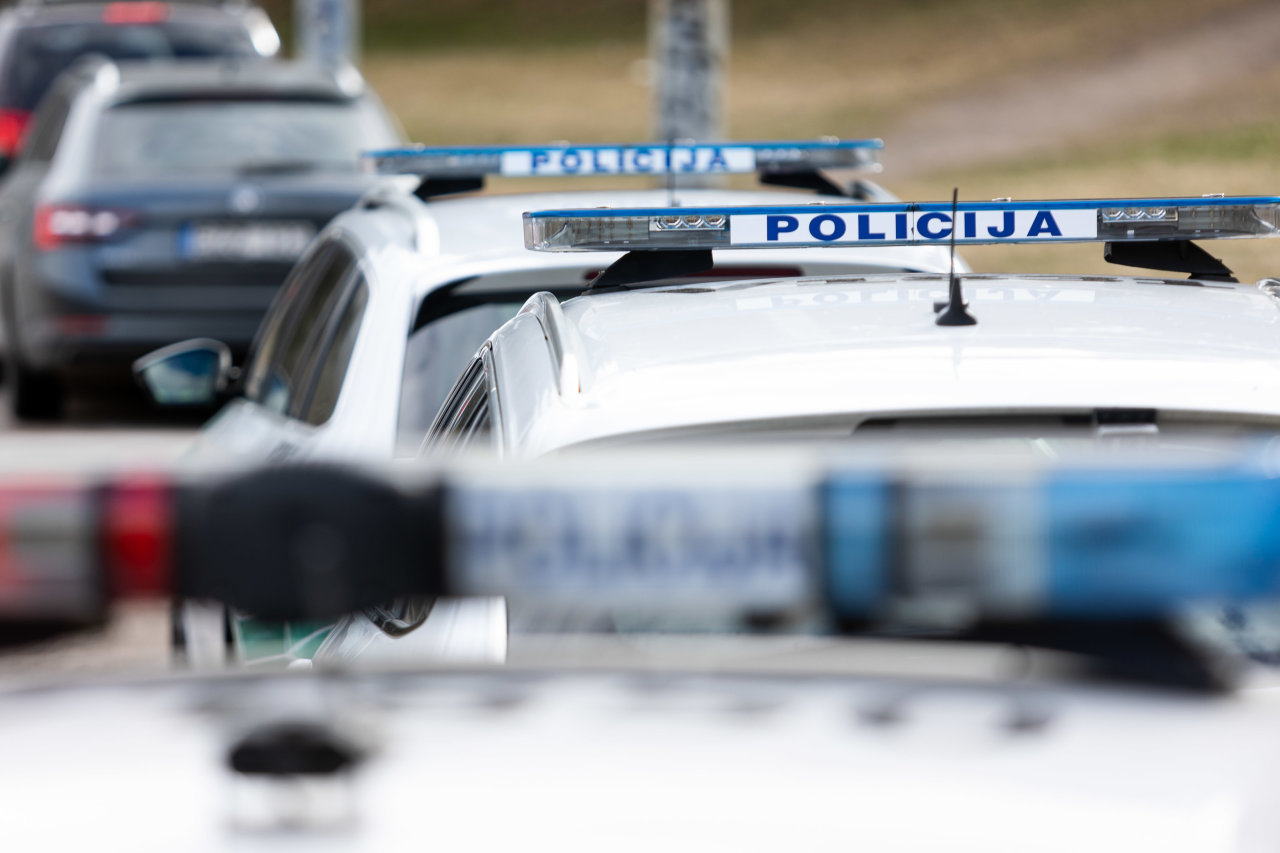 Vilniuje iš parduotuvės pavogta 30 mobiliųjų telefonų, įtariamieji sulaikyti