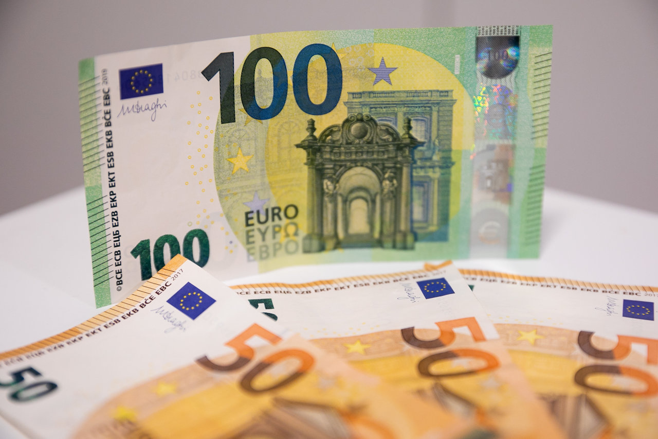 Banko darbuotoja apsimetusi moteris Vilniuje iš senjoro pasisavino 8,5 tūkst. eurų