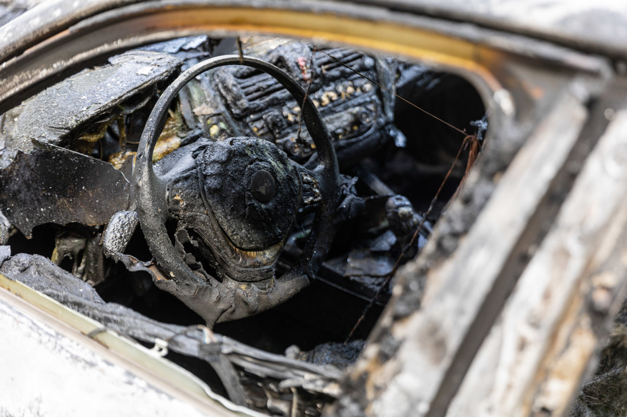 Pasigamino sprogmenį, belaidį jo valdymo prietaisą ir susprogdino Kaune moters automobilį – motyvas nepaaiškėjo
