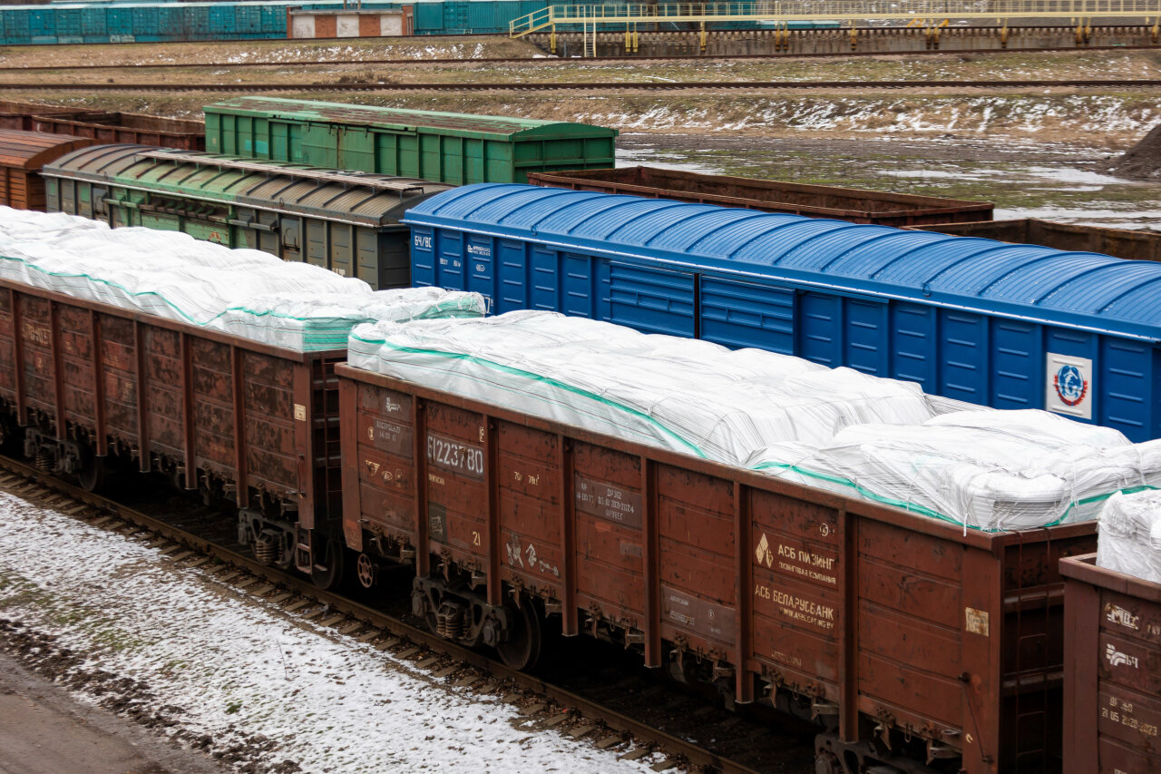 Daugiausia keleivių per dešimtmetį, tačiau krovinių vežimas stoja: kas vyksta geležinkeliuose?