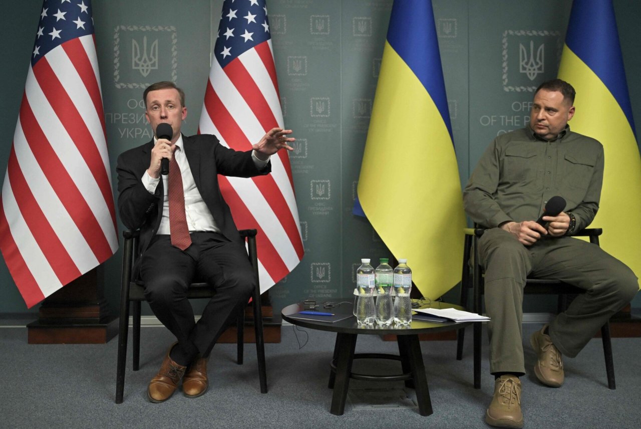 Karas Ukrainoje. JAV pasakė, kiek laiko galėtų teikti paramą Ukrainai