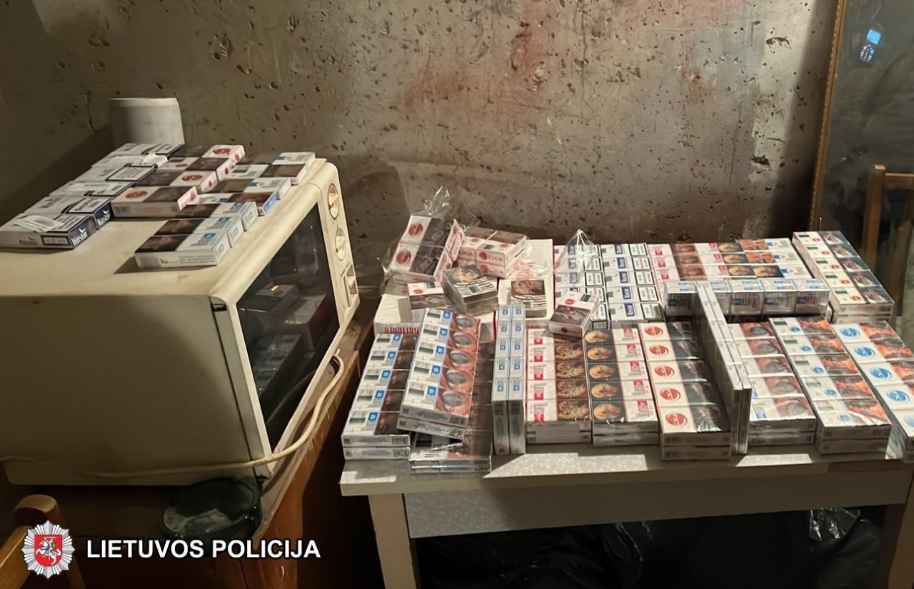 Vilnietį pareigūnams išdavė jaudulys: namuose aptikta cigarečių kontrabanda