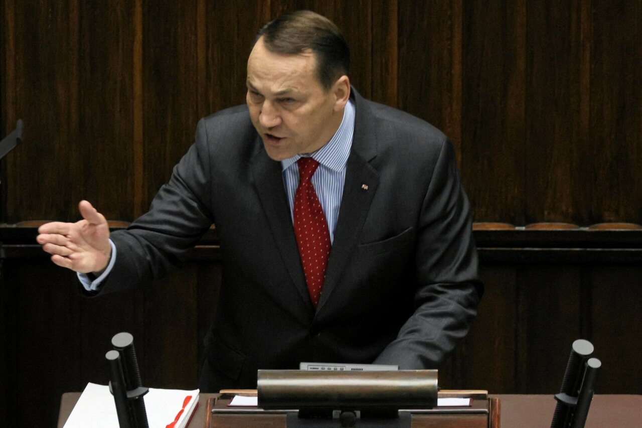 Įsiplieskė naujas kivirčas tarp Ukrainos ir Lenkijos: Sikorskis susikibo su Lvivo meru