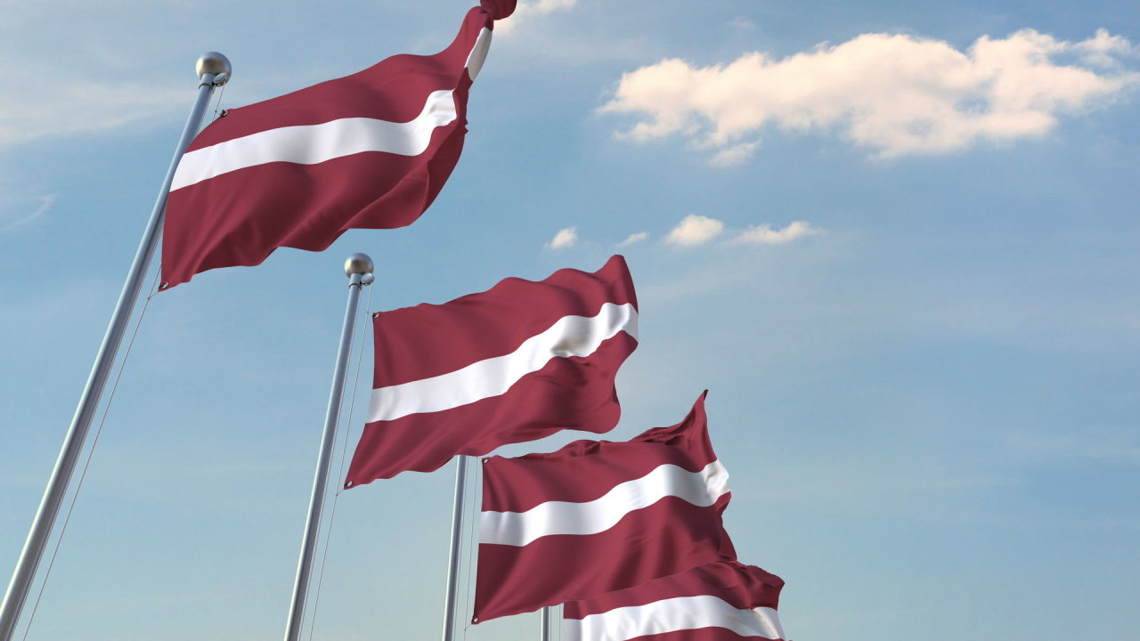 Latvija neribotam laikui sustabdo vizų išdavimą Rusijos piliečiams