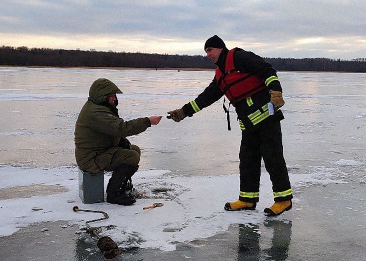 Žvejyba ant ledo: dėl azarto ar laimikio nebijoma rizikuoti net savo gyvybe