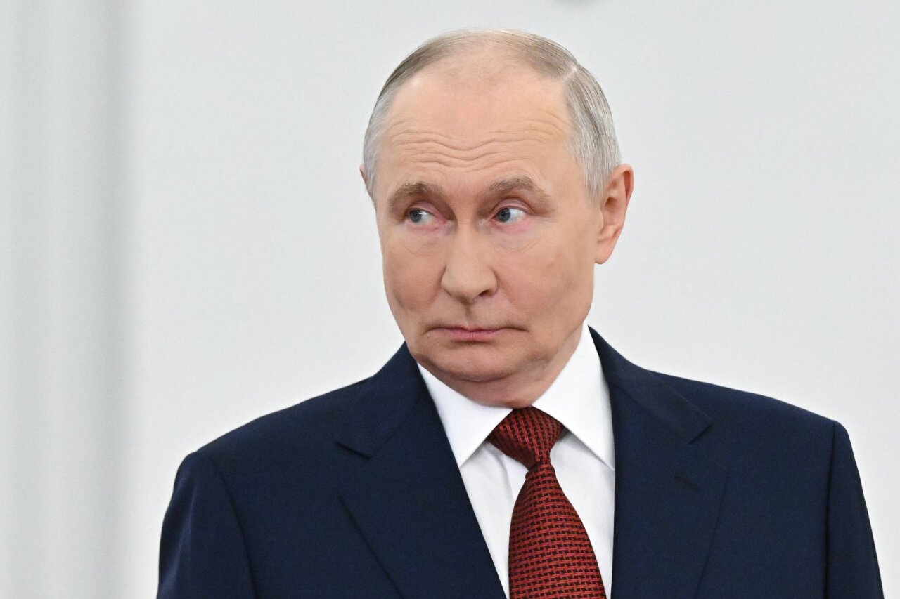 Lavrovas perlenkė lazdą girdamas Putiną: Rusija „paženklinta Dievo“