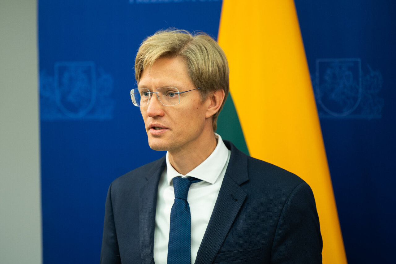 Patarėjas: prezidentas pritaria diskusijai keisti Konstituciją dėl branduolinio ginklo dislokavimo