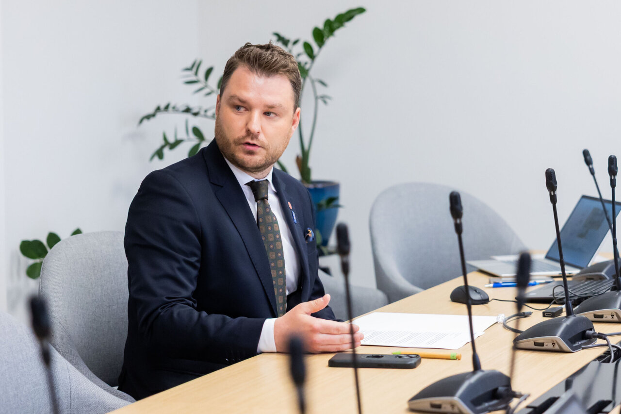 Aplinkos ministras Seimo komitete aiškinosi dėl patarėjo