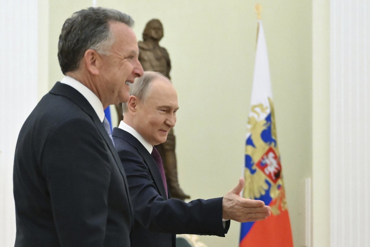 Putinas sako, kad Rusija pasirengusi deryboms su Ukraina „be išankstinių sąlygų“