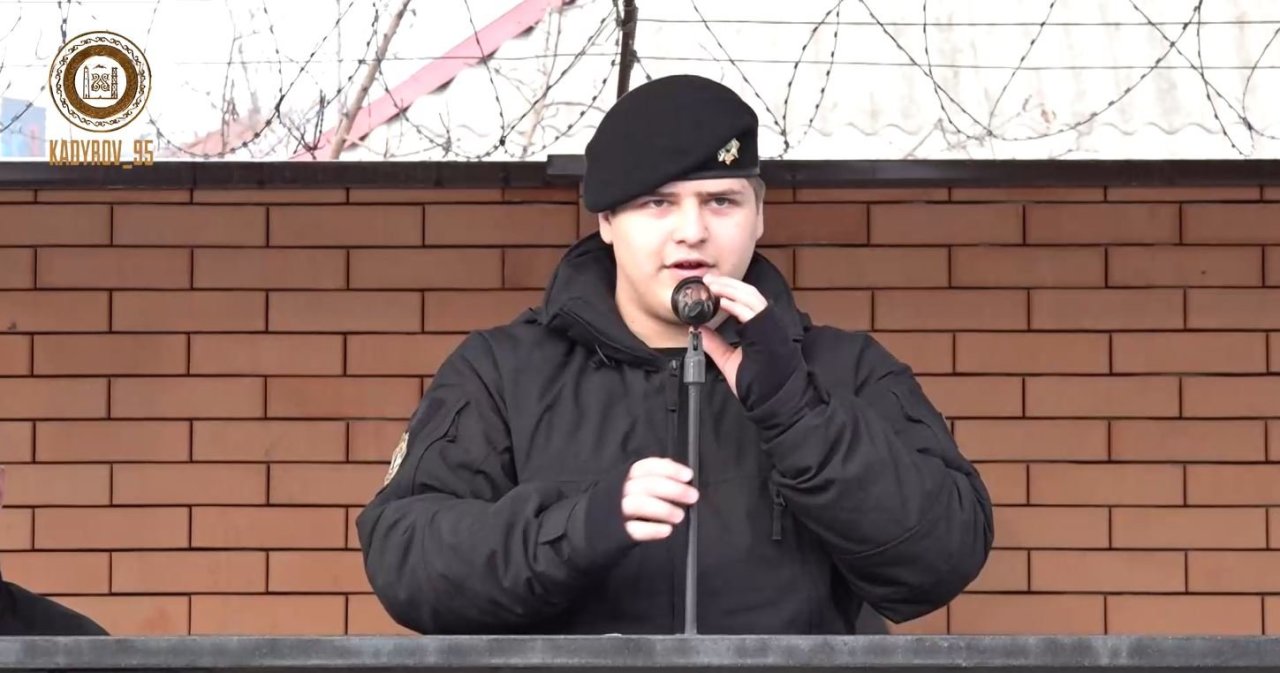 R.Kadyrovas 16-metį sūnų paskyrė privataus V.Putino specialiųjų pajėgų universiteto kuratoriumi