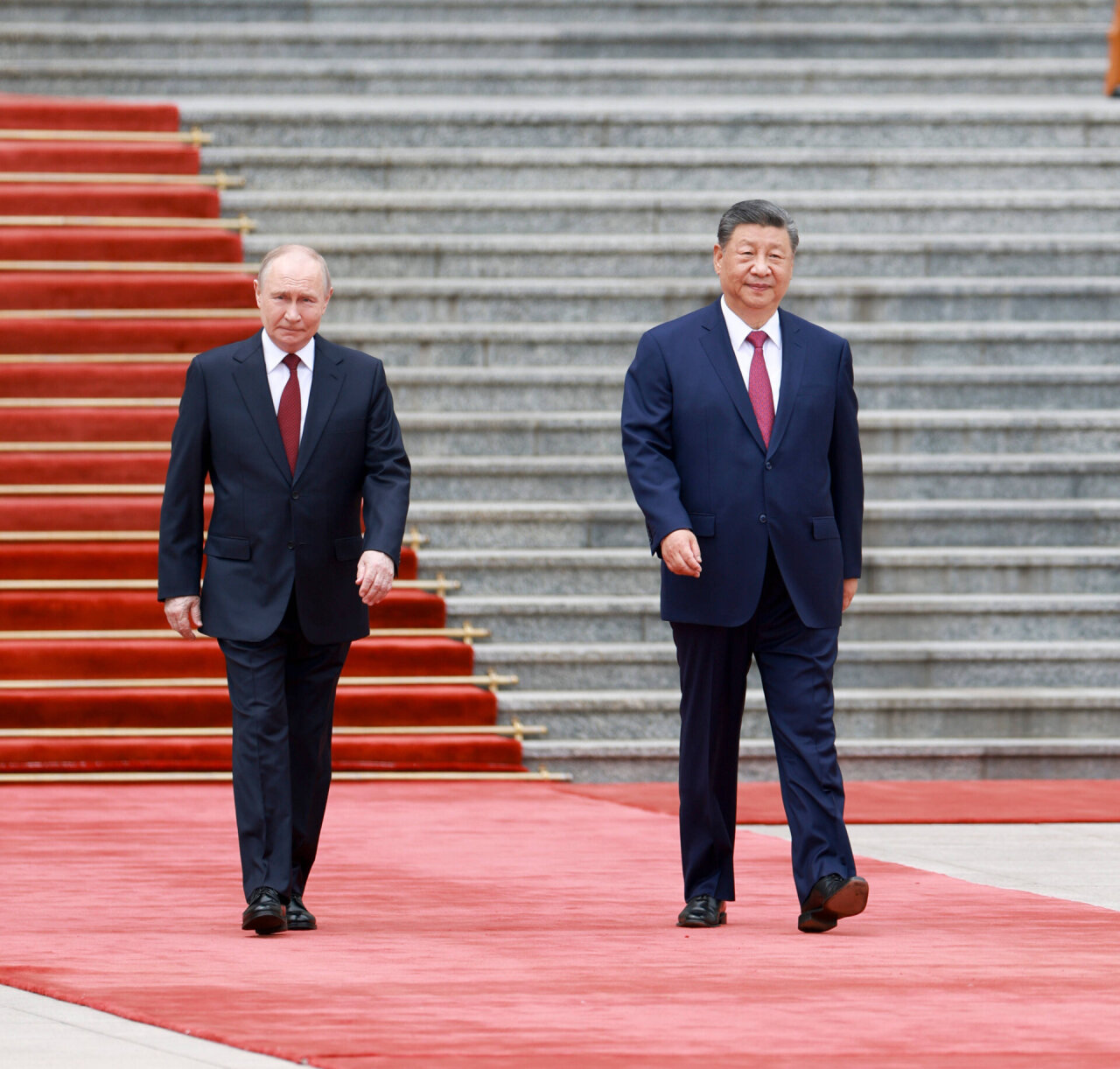 Xi Jinpingo ir Putino susitikimas tapo dar vienu kirčiu Rusijai