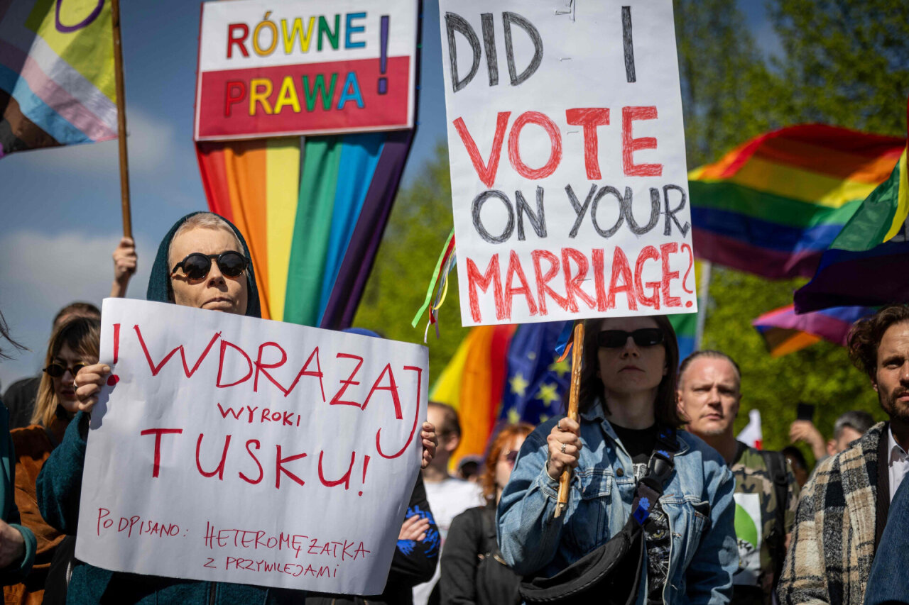 Istorinis sprendimas: Lenkija pripažino pirmą LGBT santuoką