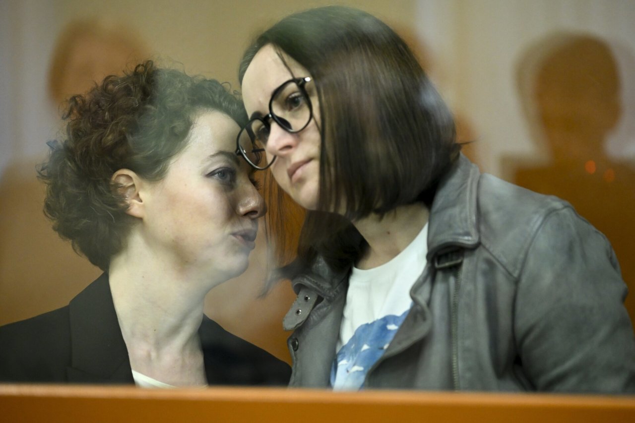 Rusijoje prasidėjo režisierės ir dramaturgės teismas dėl kaltinimų „terorizmo teisinimu“