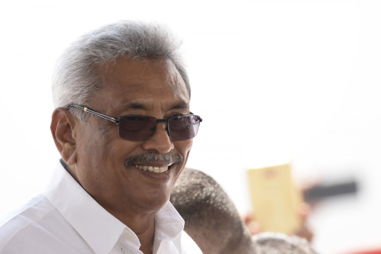 Šri Lanką palikus prezidentui, šalyje paskelbta nepaprastoji padėtis