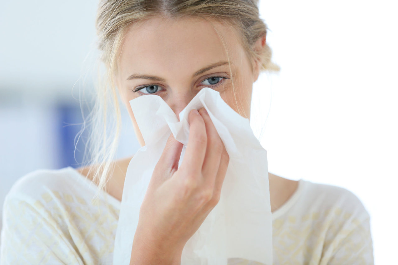 Praėjusią savaitę sumažėjo sergančiųjų gripu, peršalimo ligomis ir COVID-19