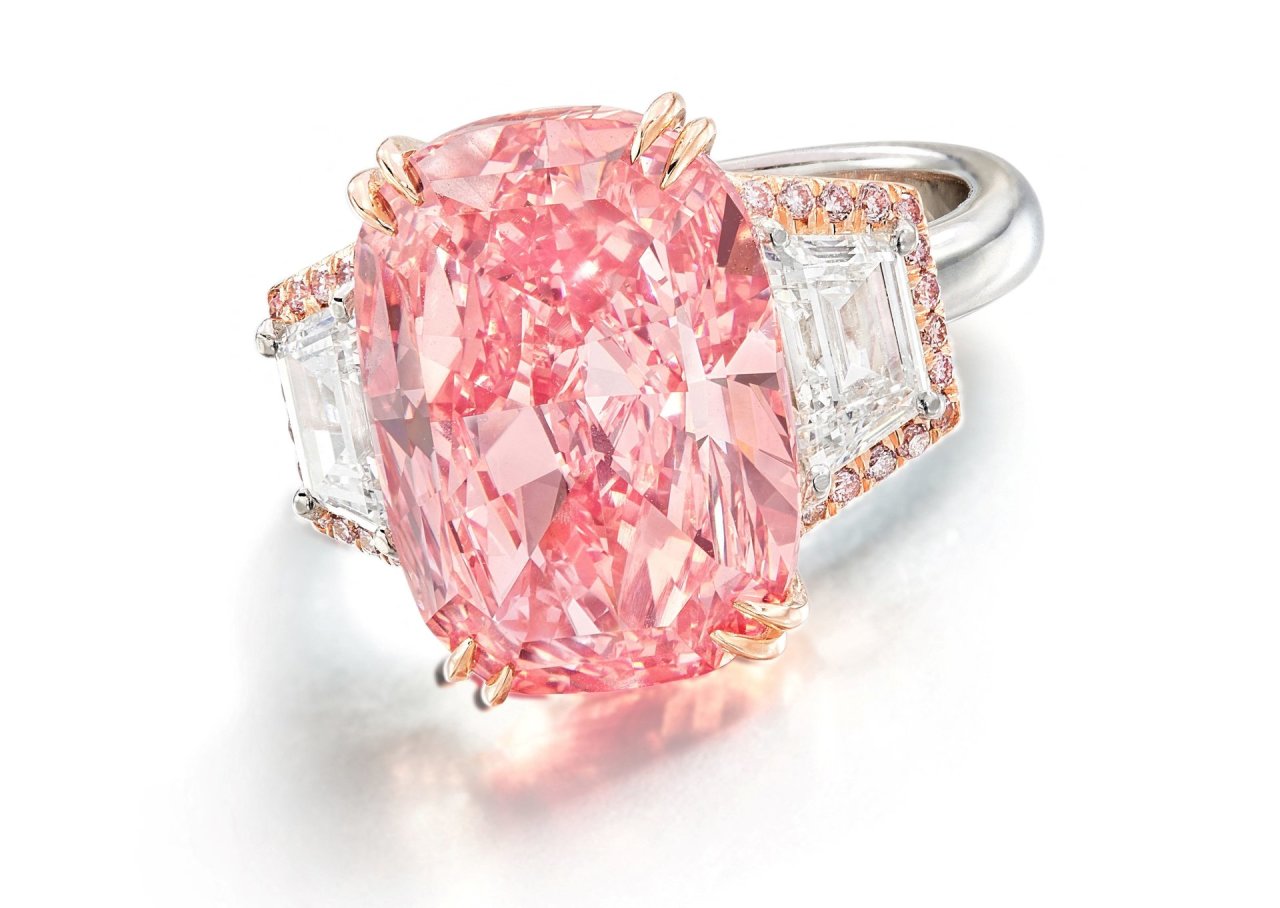 Honkonge už beveik 58 mln. dolerių parduotas rausvasis deimantas
